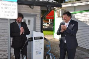 Otvoritev štirih novih polnilnih postaj za električna vozila v Grosupljem 19